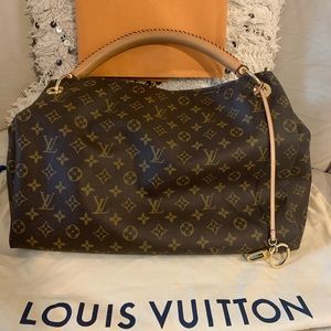 Louis Vuitton Artsy MM